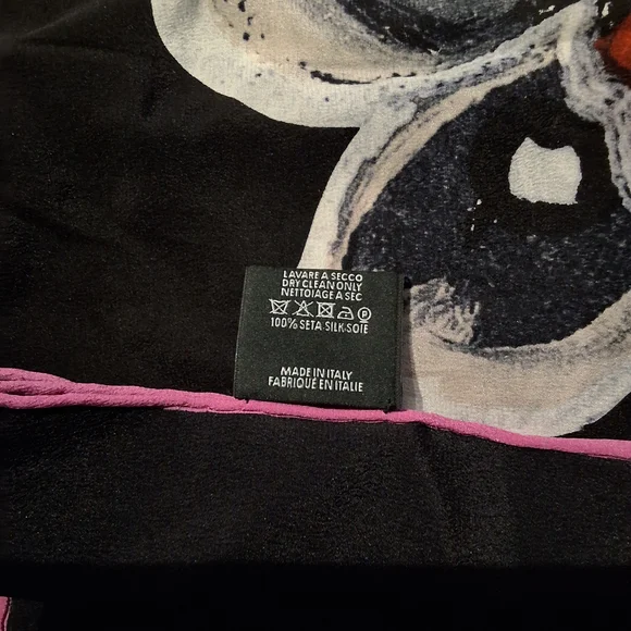 NWT Beautiful Gucci Black Silk Scarf with Butterfly Design - Picture 3 of 5